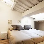 Spanish Steps Luxury Penthouse 아파트