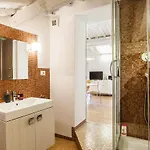 Spanish Steps Luxury Penthouse 아파트 *