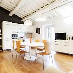 Spanish Steps Luxury Penthouse 아파트 *