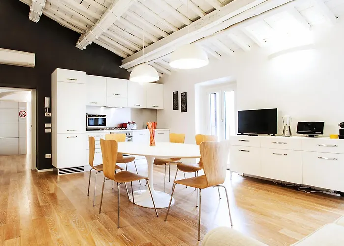 Spanish Steps Luxury Penthouse Apartment *